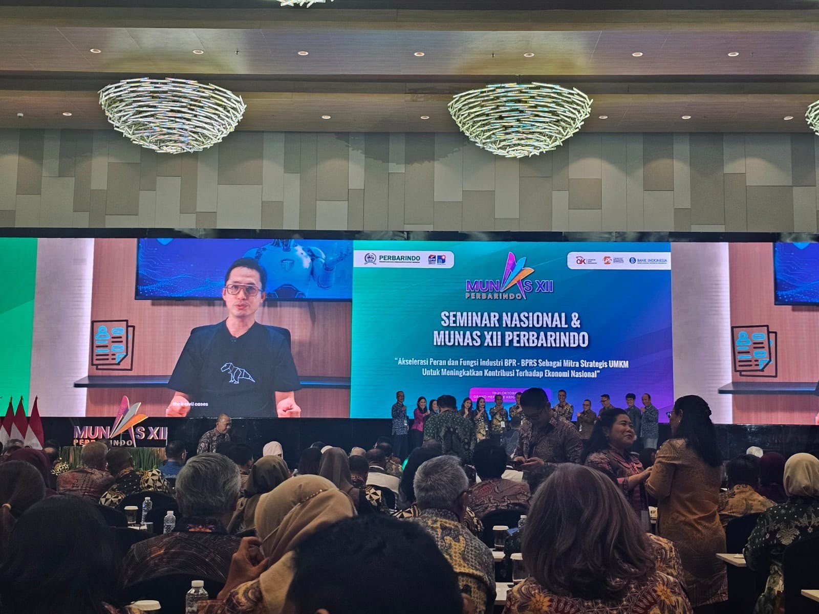 Paparan TrustEngine di layar dalam Seminar Nasional dan Munas XII Perbarindo 2026