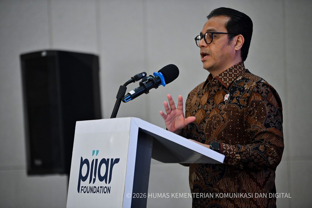 Wamenkomdigi Nezar Patria berbicara di Health Innovation Showcase 2026 di Jakarta