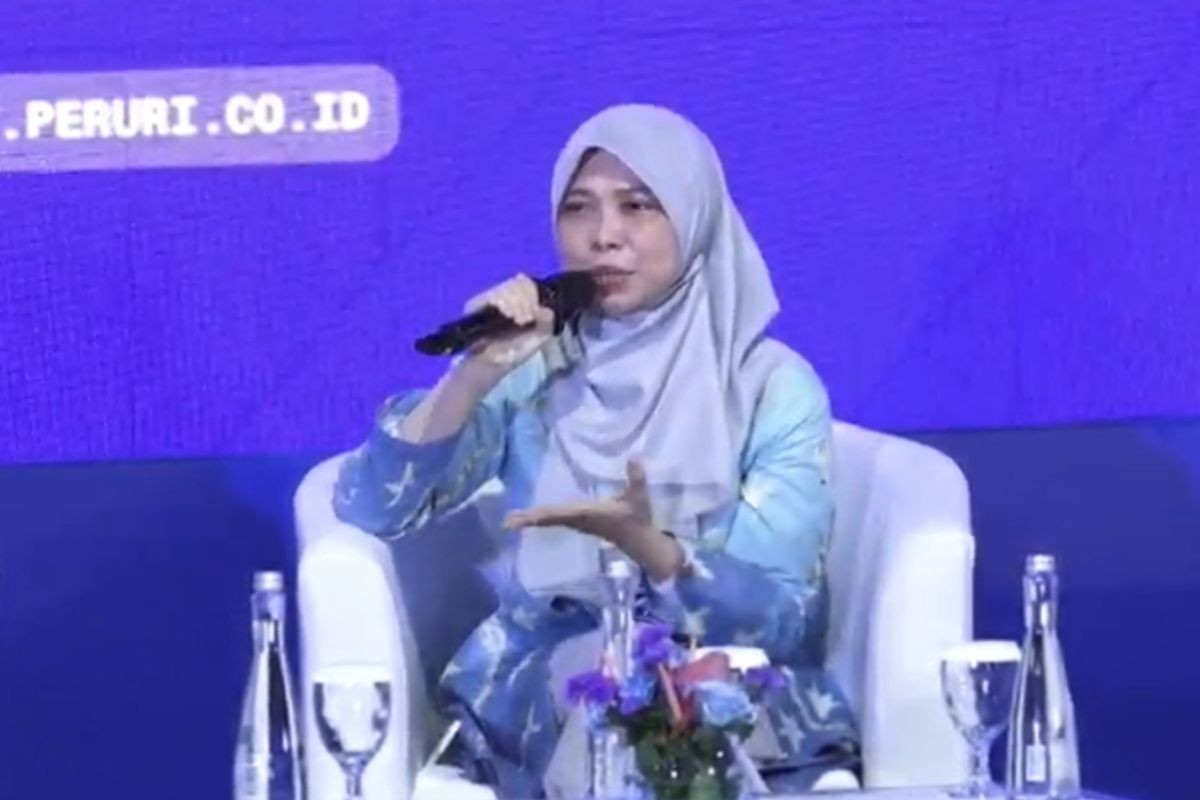 Ketua Tim Regulasi Peta Jalan, Etika, Tata Kelola, dan Pengawasan AI Kemkomdigi Irma Handayani berbicara di Peruri Digital Summit 2026