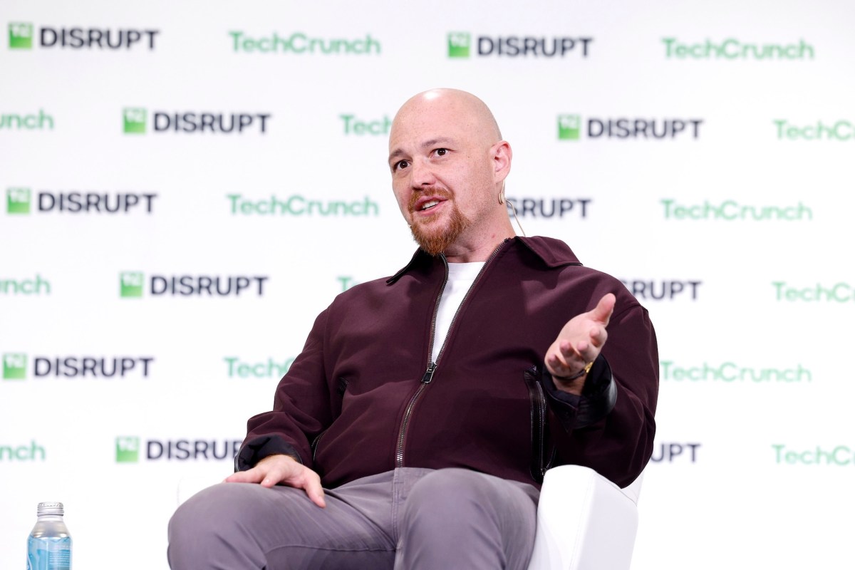 CEO Replit Amjad Masad berbicara di panggung TechCrunch Disrupt