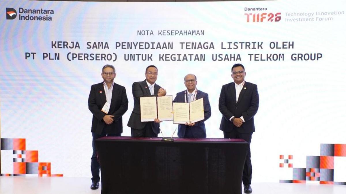 Penandatanganan nota kesepahaman penyediaan listrik oleh PLN untuk TelkomGroup di Danantara Technology Innovation Investment Forum 2026